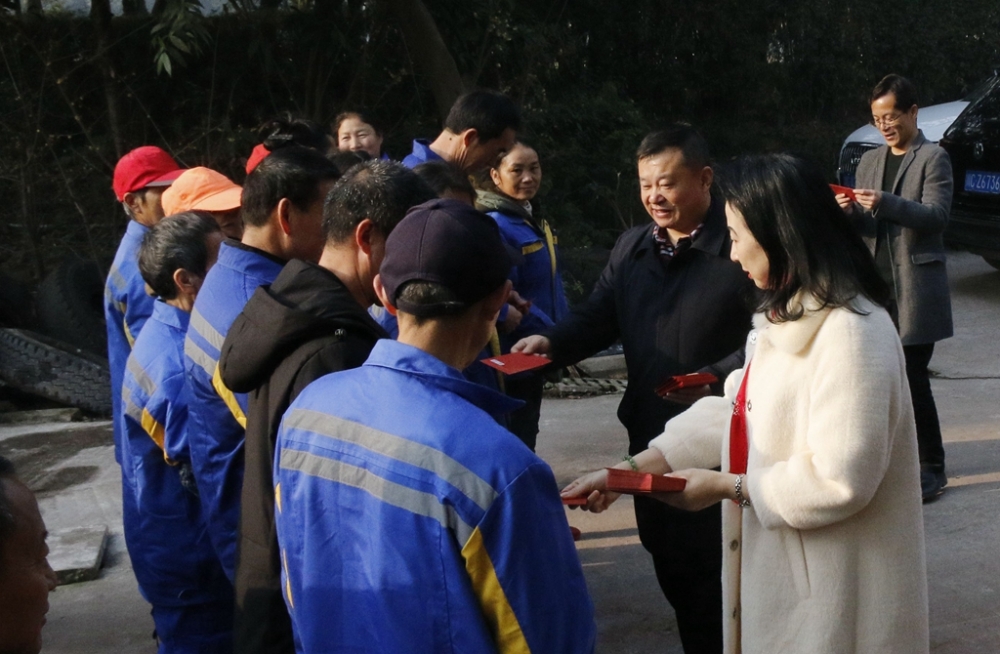 公司領導春節看望慰問一線員工